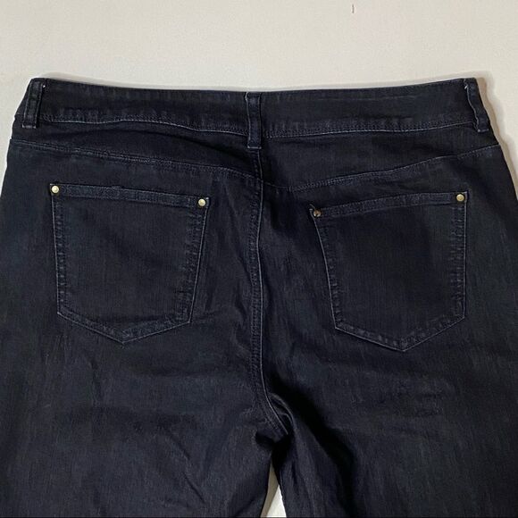 Chico’s | Platinum Ultimate Fit Denim Capri’s - Picture 6 of 7